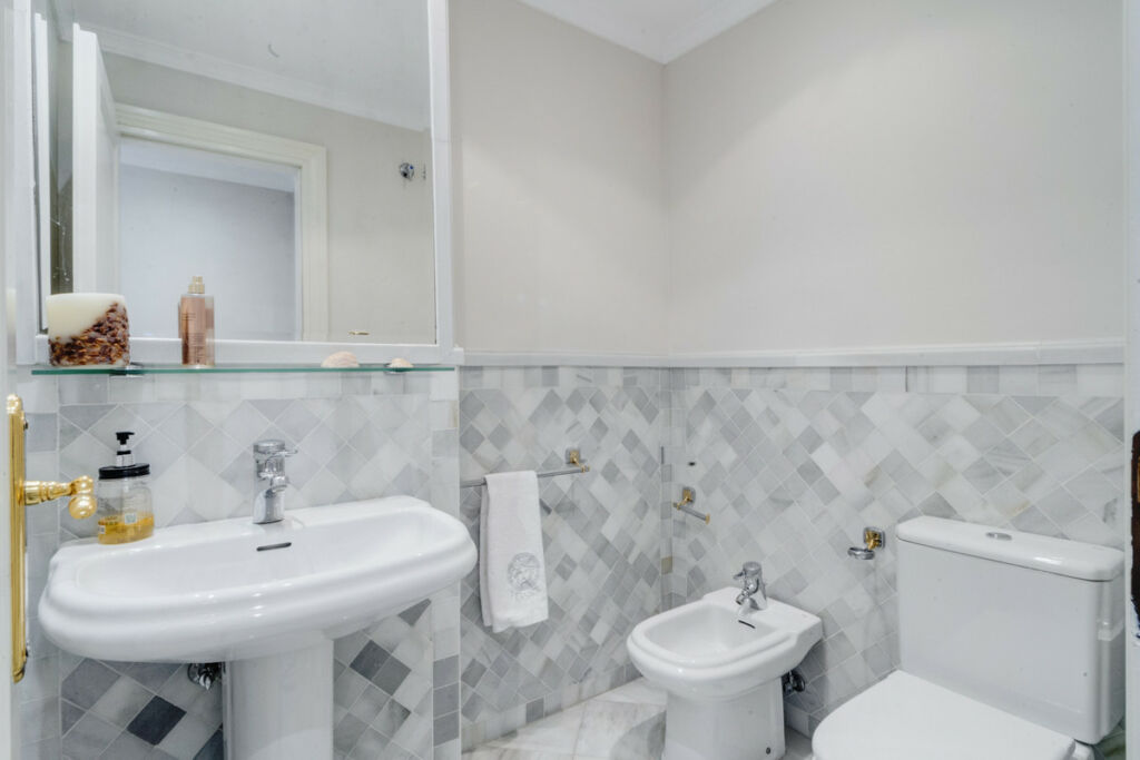 Middle Floor Apartment The Golden Mile Málaga - image 26