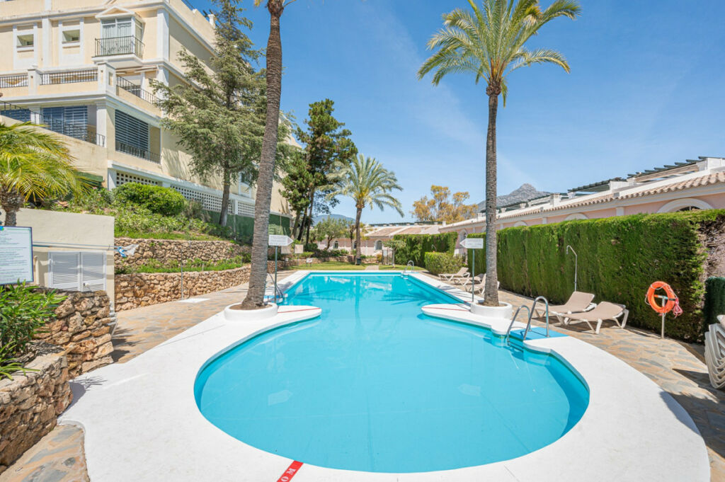 Middle Floor Apartment Nueva Andalucía Málaga - image 26