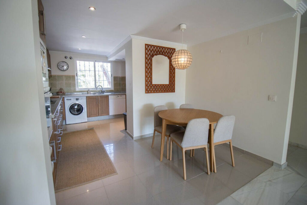 Middle Floor Apartment Nueva Andalucía Málaga - image 26