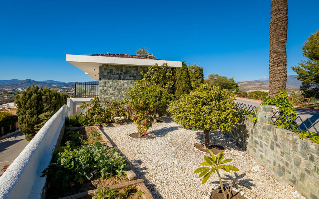 Detached Villa Nueva Andalucía Málaga - image 26