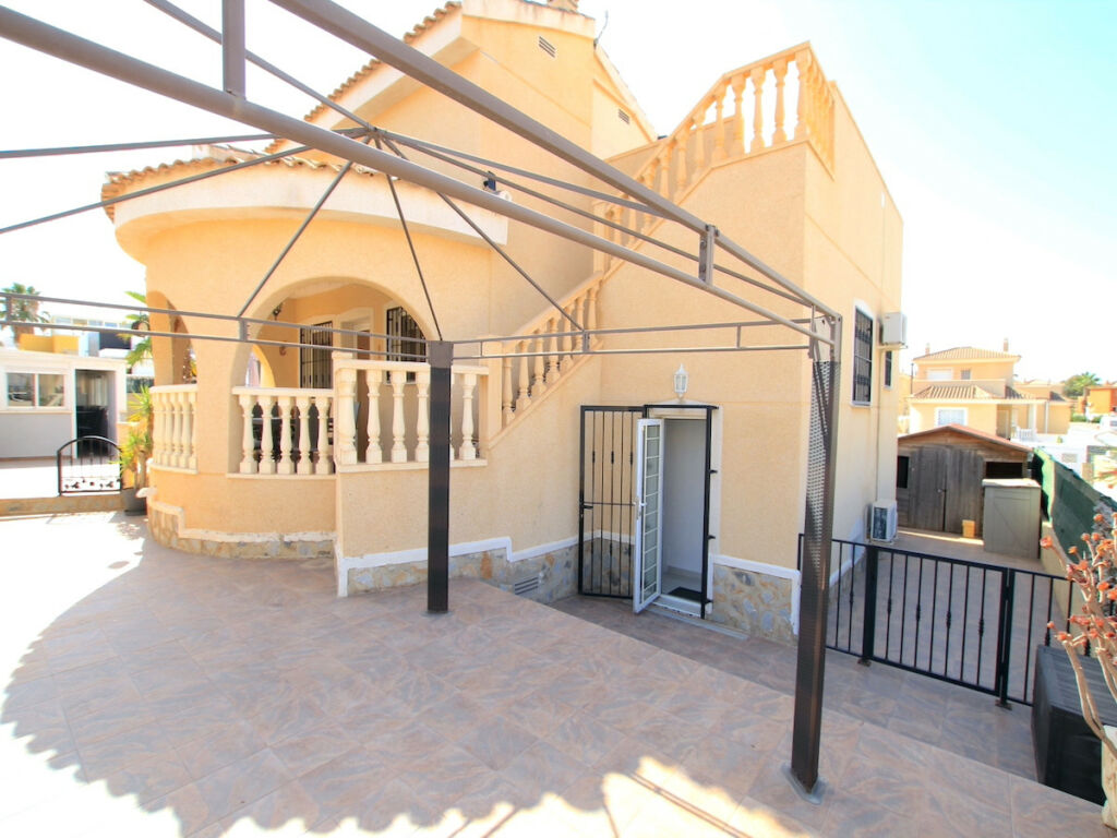 Detached Villa Benimar Alicante - image 26