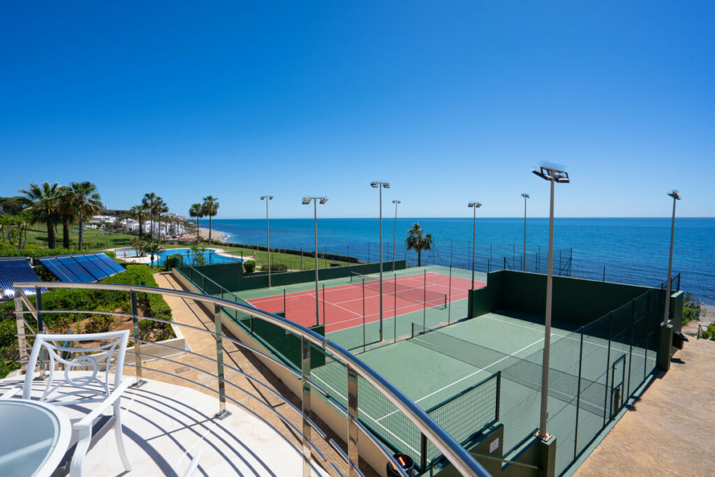 Middle Floor Apartment Cabopino Málaga - image 26