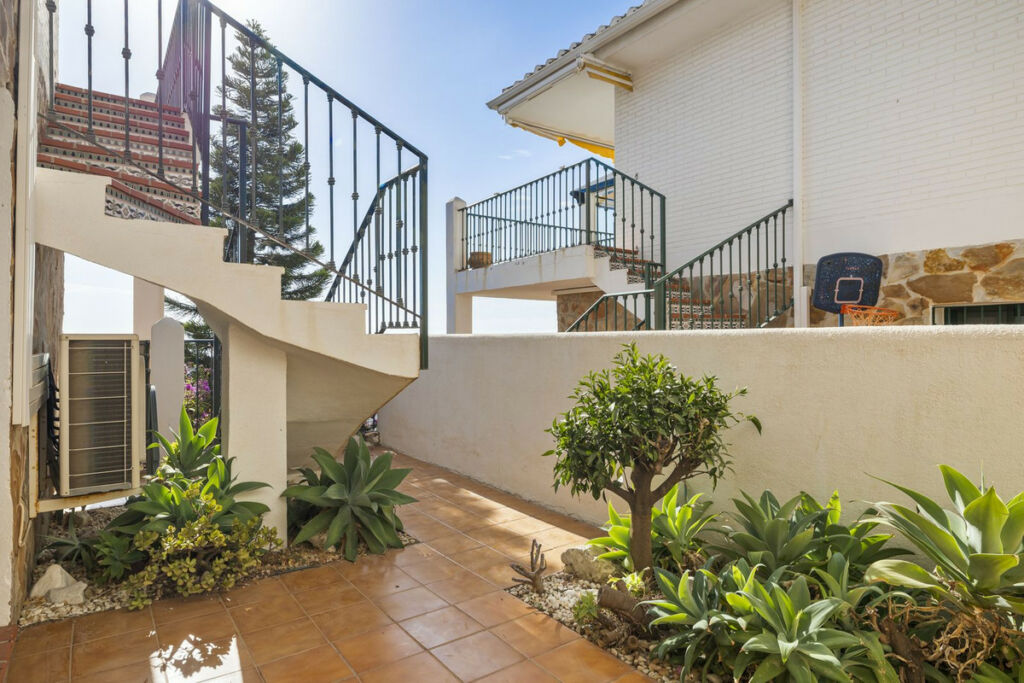 Semi-Detached House Benalmadena Pueblo Málaga - image 26
