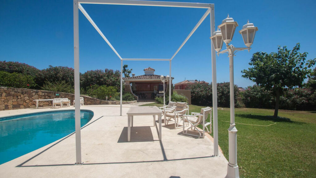 Detached Villa Estepona Málaga - image 26