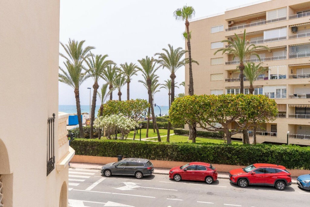 Middle Floor Apartment Torrevieja Alicante - image 26