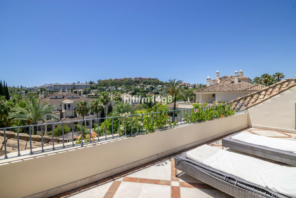 Penthouse Duplex Nueva Andalucía Málaga - image 26
