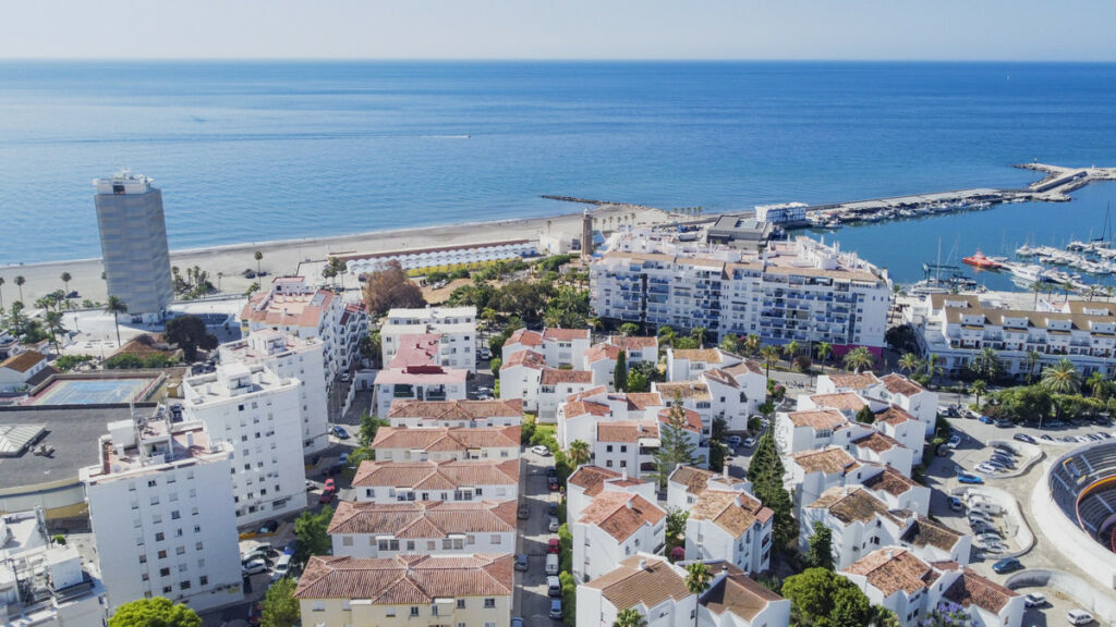 Middle Floor Apartment Estepona Málaga - image 26