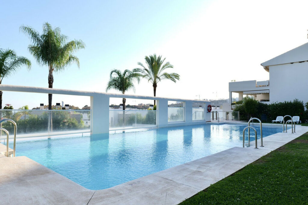 Middle Floor Apartment Estepona Málaga - image 26