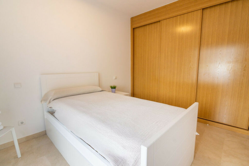 Middle Floor Apartment Estepona Málaga - image 26