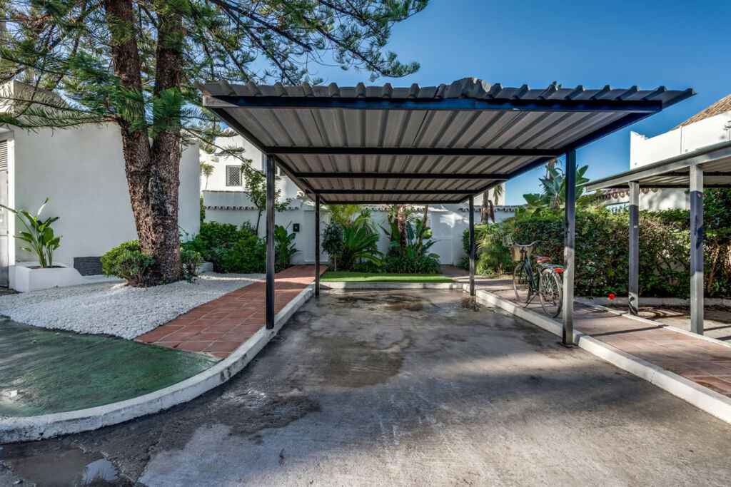 Townhouse Nueva Andalucía Málaga - image 26