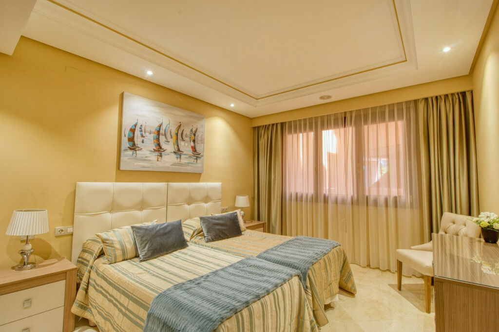 Middle Floor Apartment Estepona Málaga - image 26
