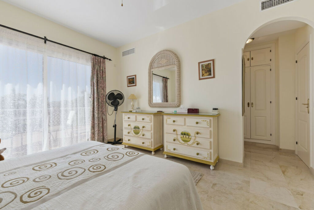 Penthouse Nueva Andalucía Málaga - image 26