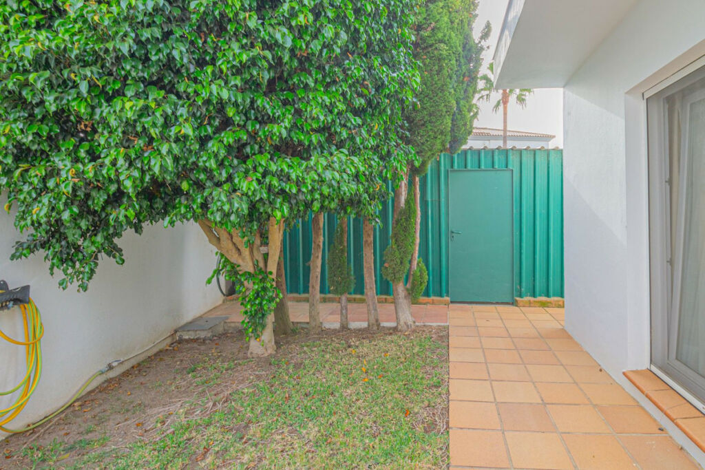 Detached Villa La Línea Cádiz - image 25