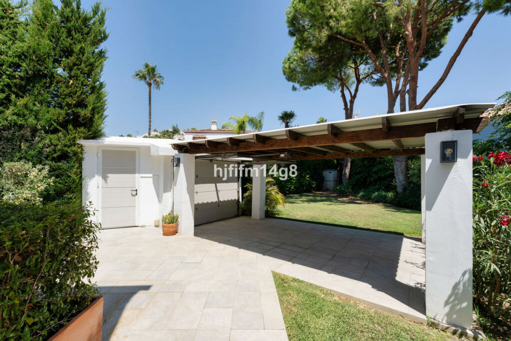 Detached Villa Nueva Andalucía Málaga - image 26