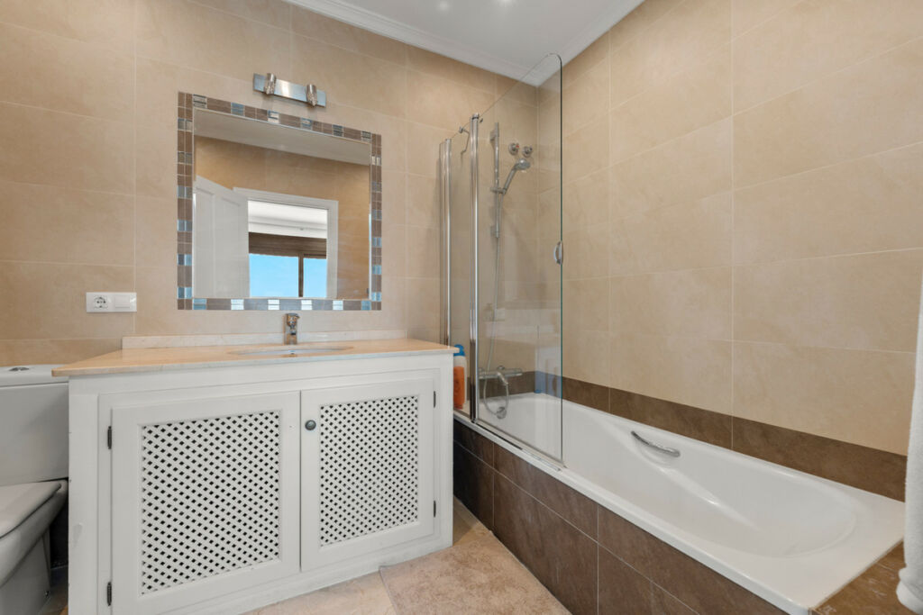 Detached Villa Sotogrande Cádiz - image 26