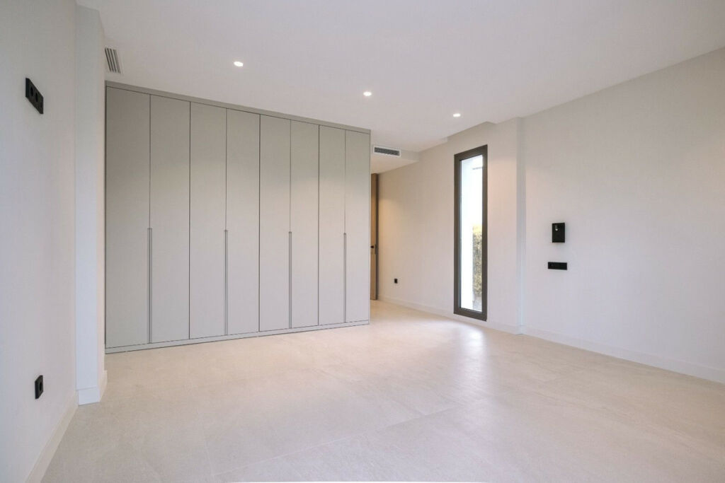 Detached Villa Estepona Málaga - image 26