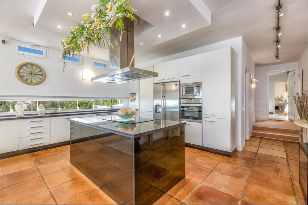 Detached Villa Estepona Málaga - image 26
