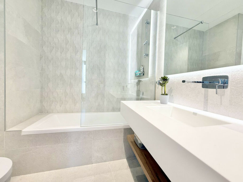 Penthouse Cabopino Málaga - image 26