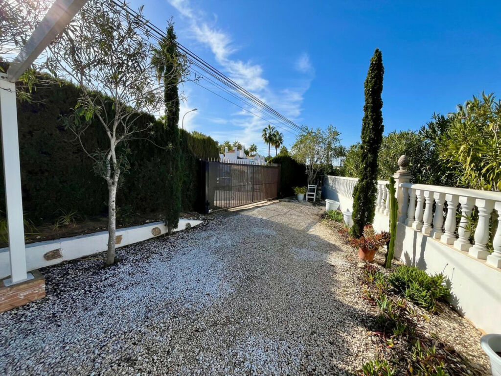 Detached Villa Villamartin Alicante - image 26