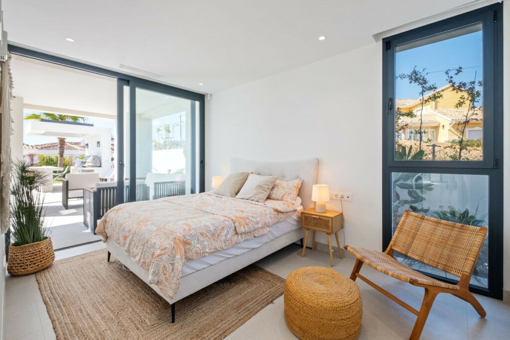 Detached Villa Riviera del Sol Málaga - image 24