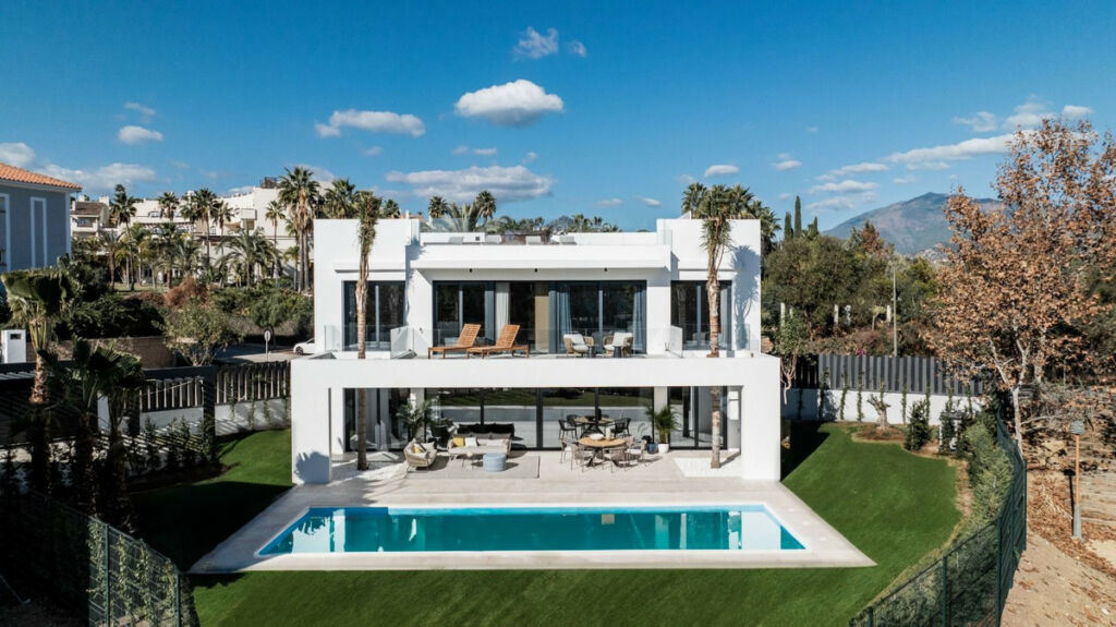 Detached Villa El Paraiso Málaga - image 26