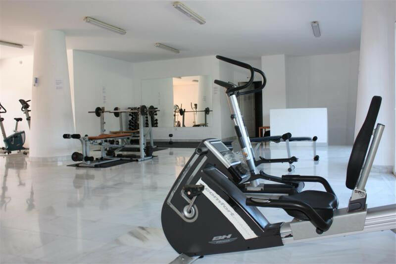 Middle Floor Apartment New Golden Mile Málaga - image 26