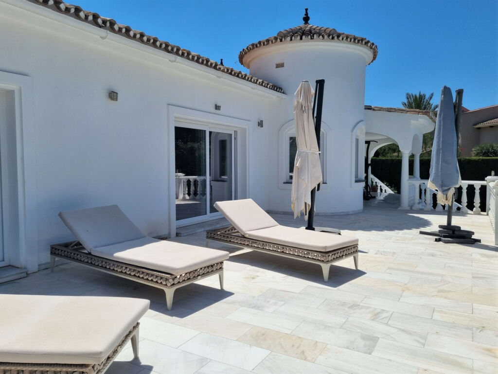 Detached Villa Elviria Málaga - image 26
