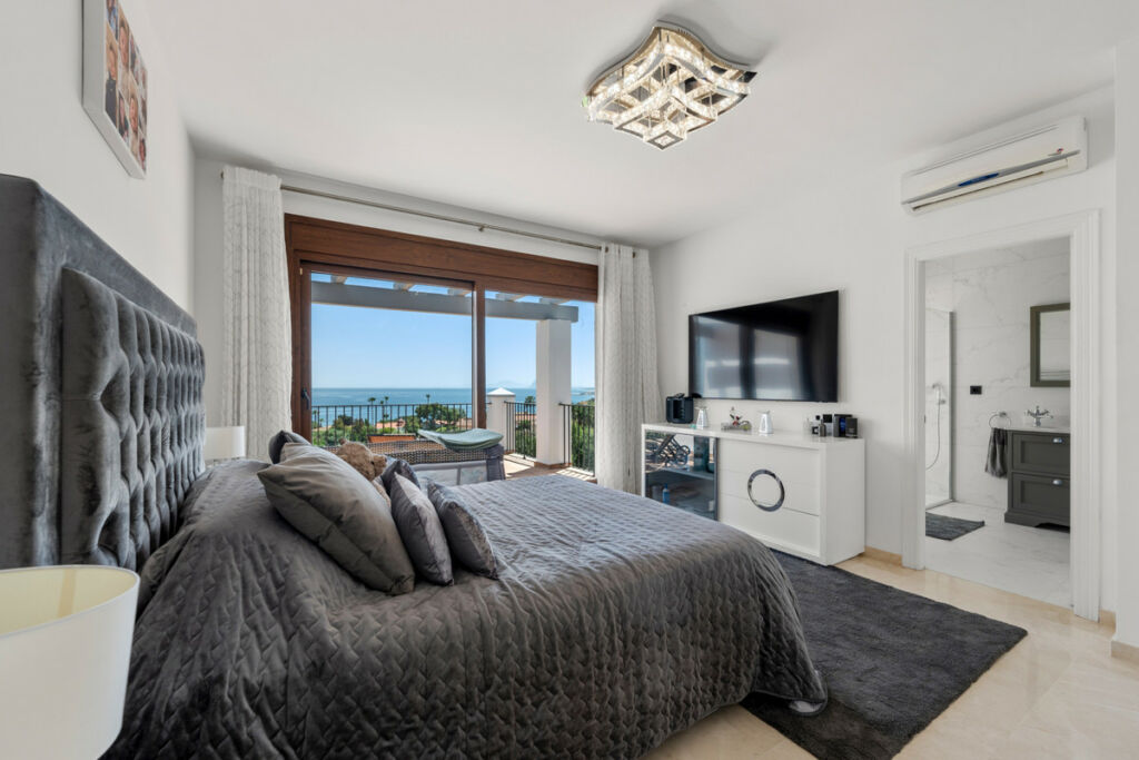 Detached Villa Sotogrande Cádiz - image 27
