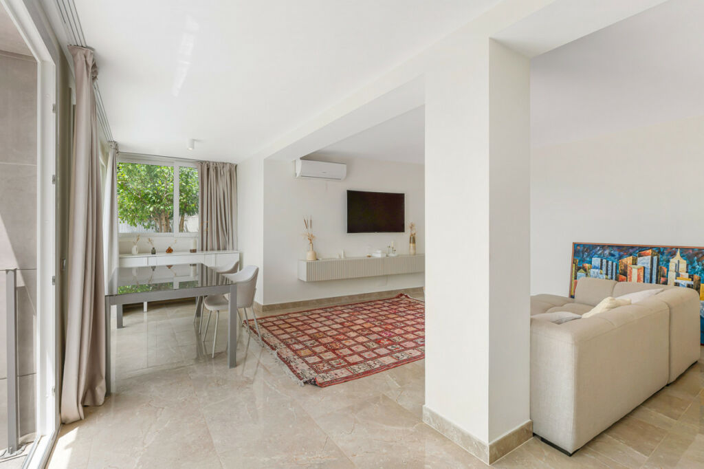 Detached Villa Nueva Andalucía Málaga - image 27
