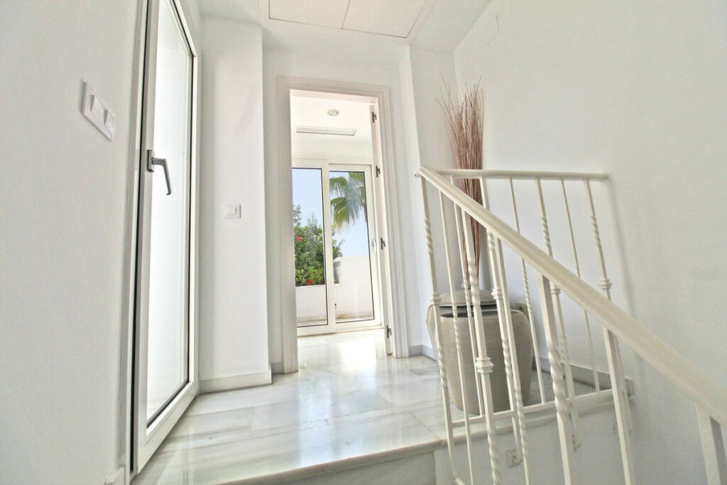 Penthouse Duplex The Golden Mile Málaga - image 29