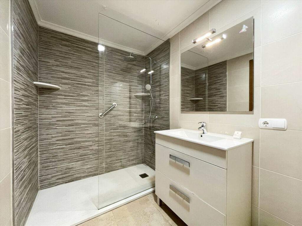 Middle Floor Apartment Calpe Alicante - image 27