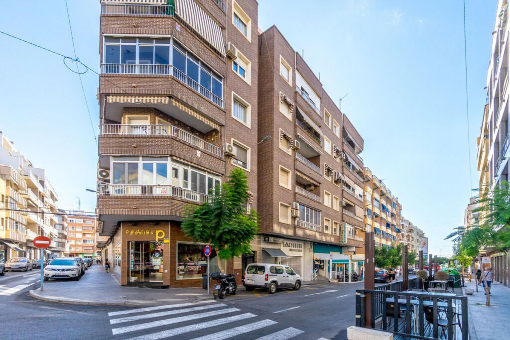 Middle Floor Apartment Torrevieja Alicante - image 27