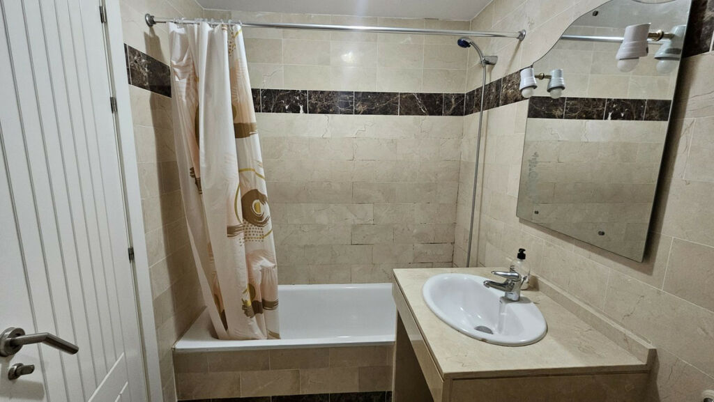 Middle Floor Apartment Estepona Málaga - image 26