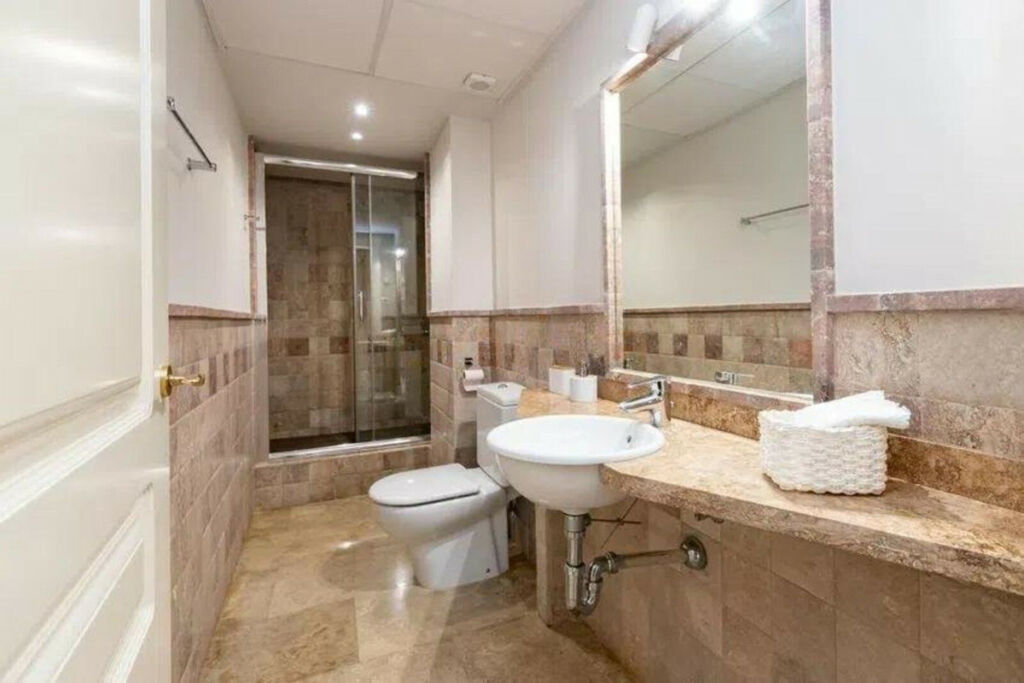 Ground Floor Apartment The Golden Mile Málaga - image 27