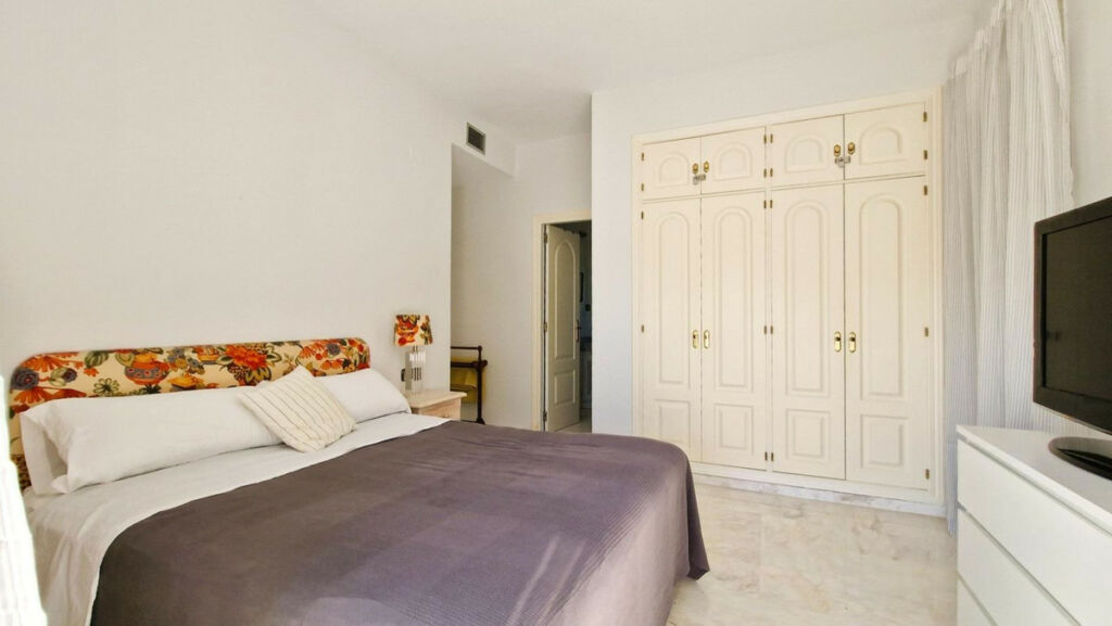 Middle Floor Apartment The Golden Mile Málaga - image 27