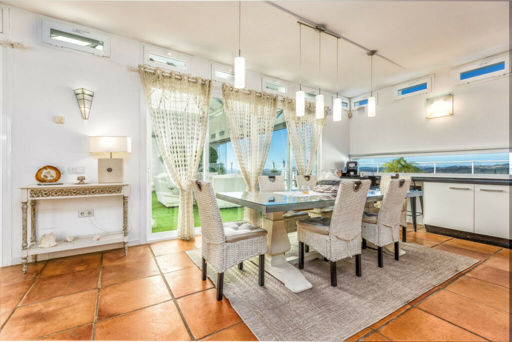 Detached Villa Estepona Málaga - image 27
