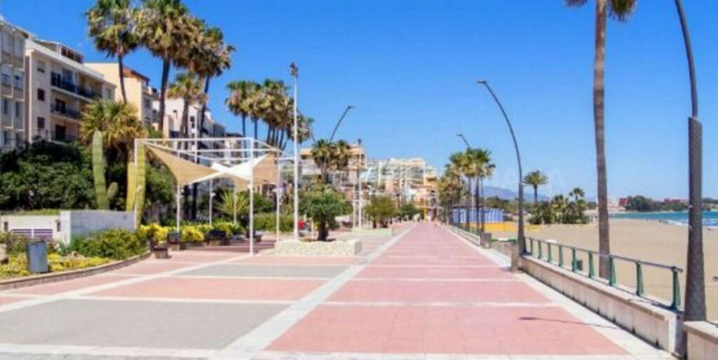 Detached Villa Estepona Málaga - image 27
