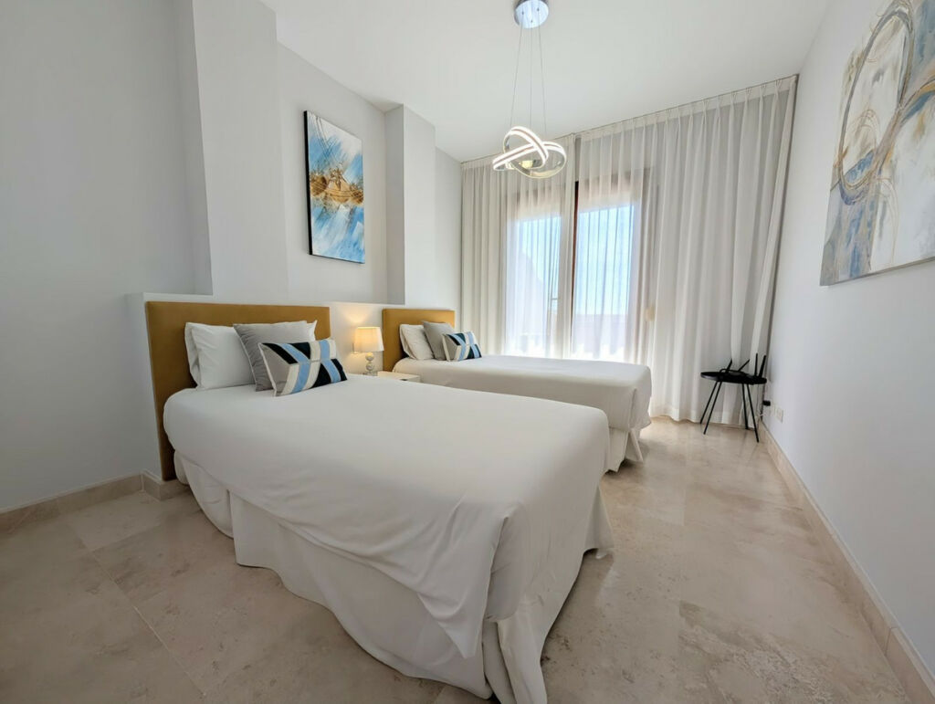Semi-Detached House El Paraiso Málaga - image 31