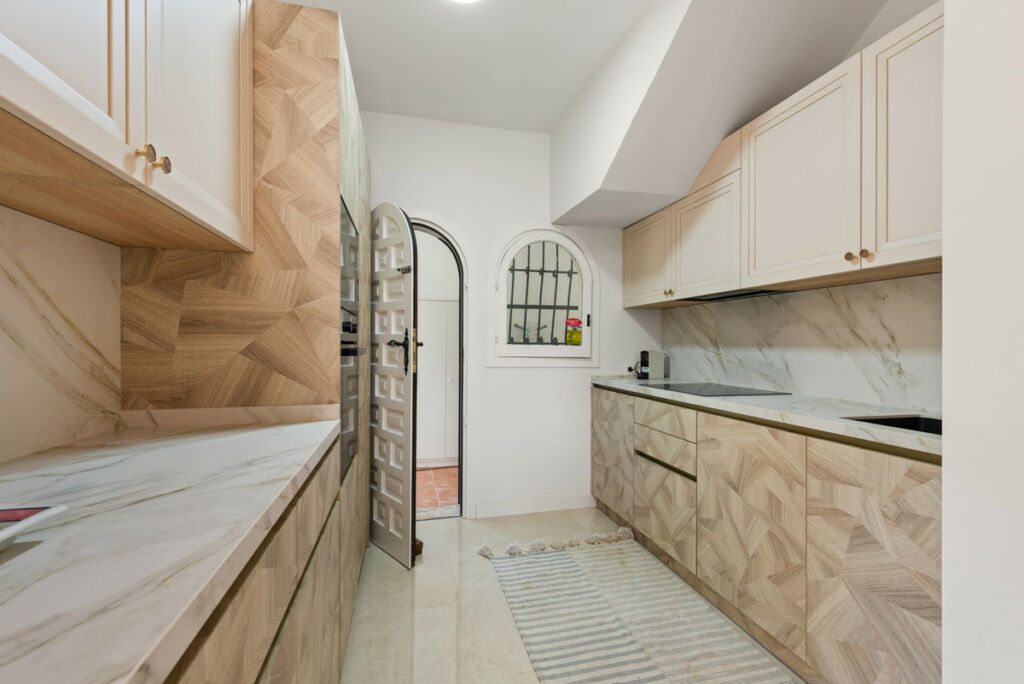 Detached Villa Nueva Andalucía Málaga - image 27