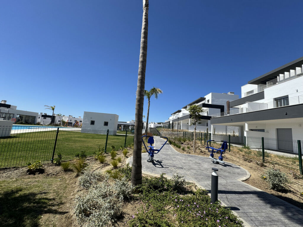 Middle Floor Apartment Estepona Málaga - image 27