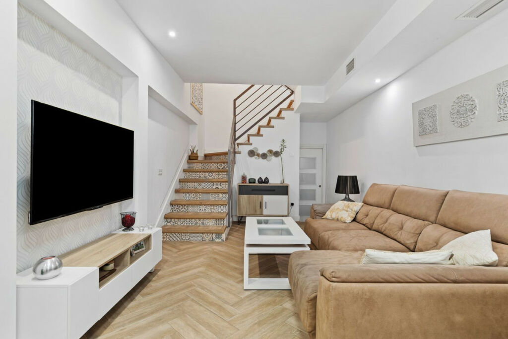 Detached Villa Estepona Málaga - image 27