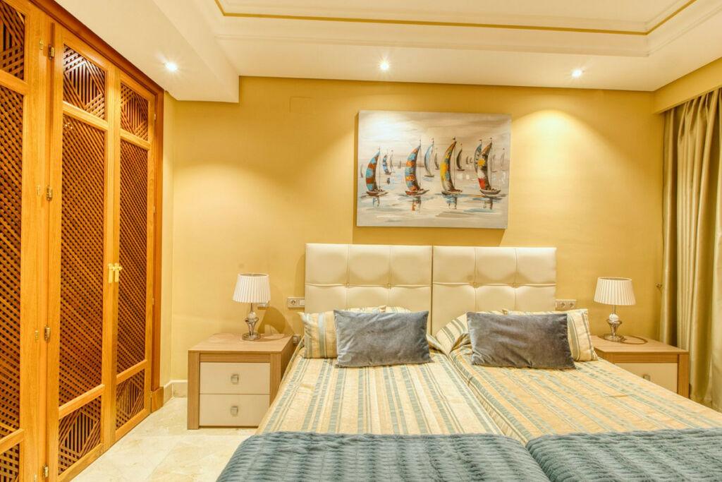Middle Floor Apartment Estepona Málaga - image 27
