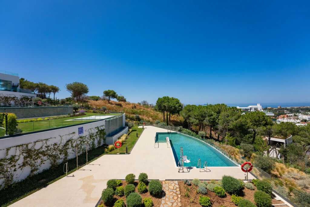 Middle Floor Apartment Cabopino Málaga - image 27