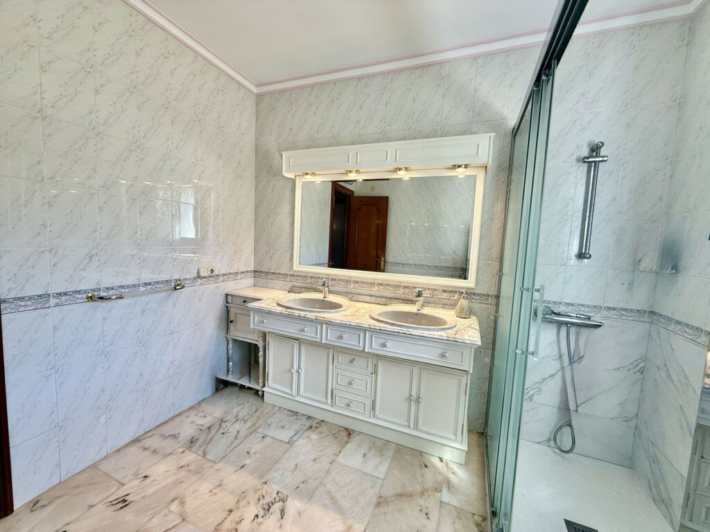Detached Villa Benalmadena Málaga - image 27