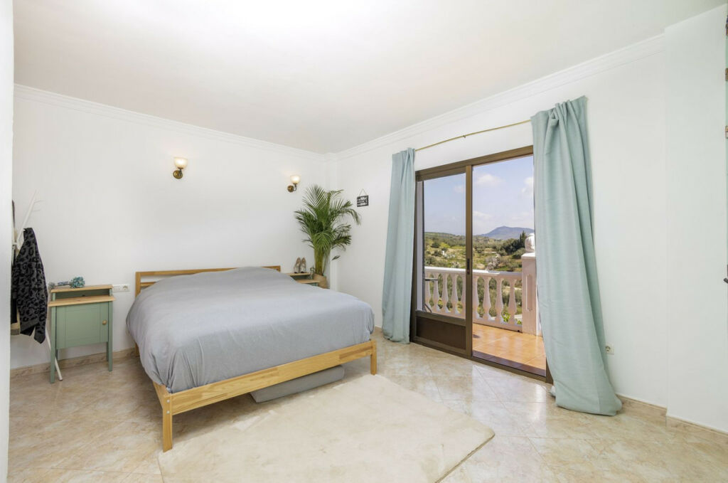Detached Villa Riogordo Málaga - image 27
