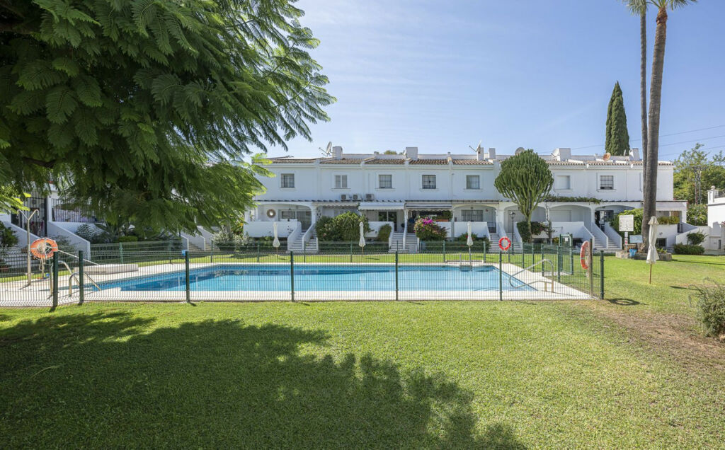 Semi-Detached House Nueva Andalucía Málaga - image 27