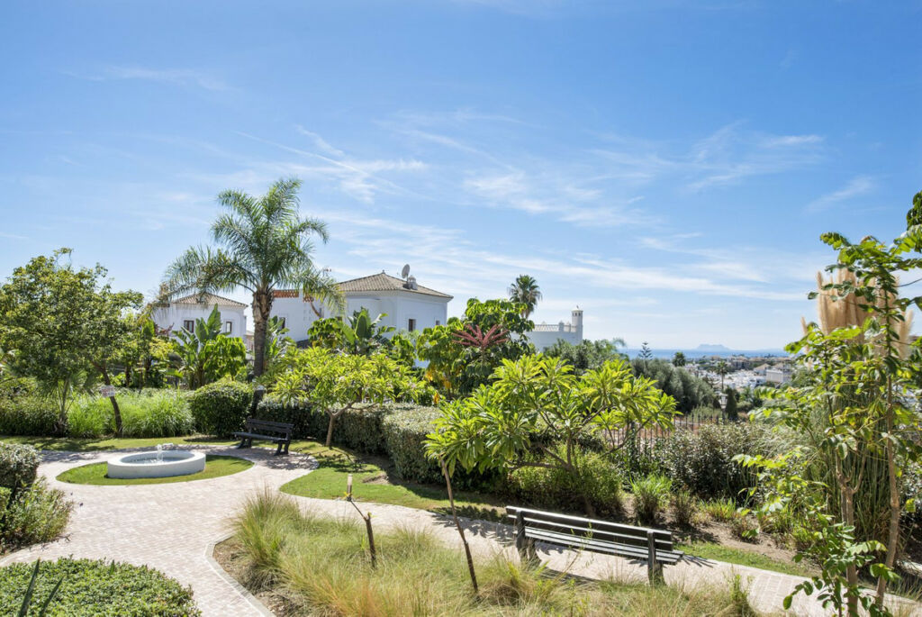Middle Floor Apartment Estepona Málaga - image 27
