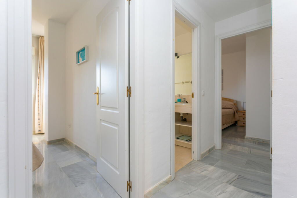 Middle Floor Apartment Calahonda Málaga - image 27