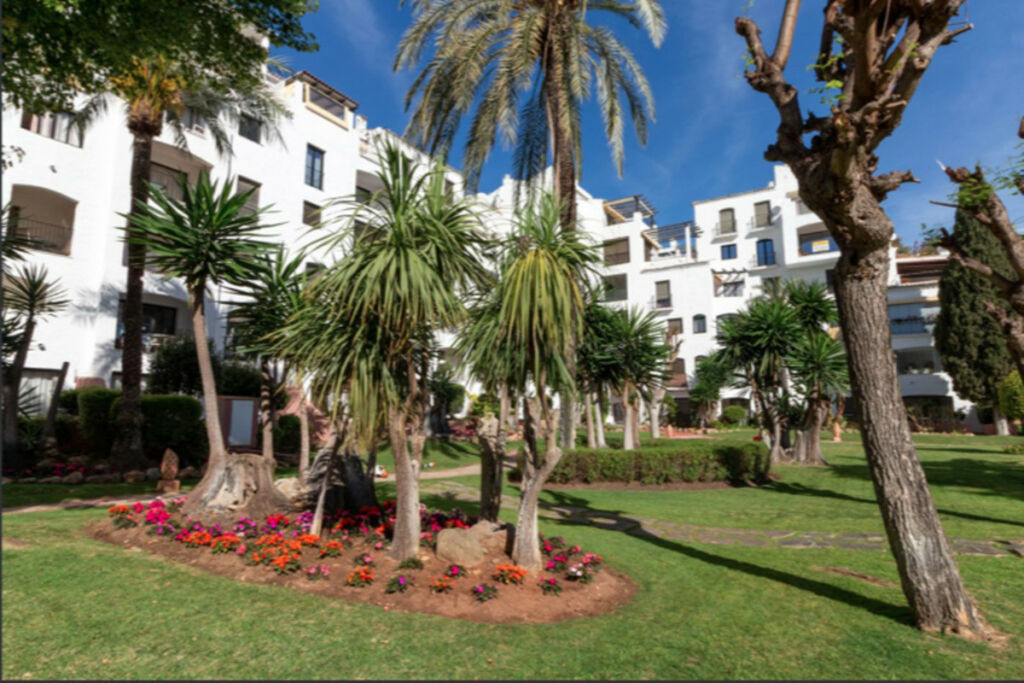 Middle Floor Apartment Puerto Banús Málaga - image 27
