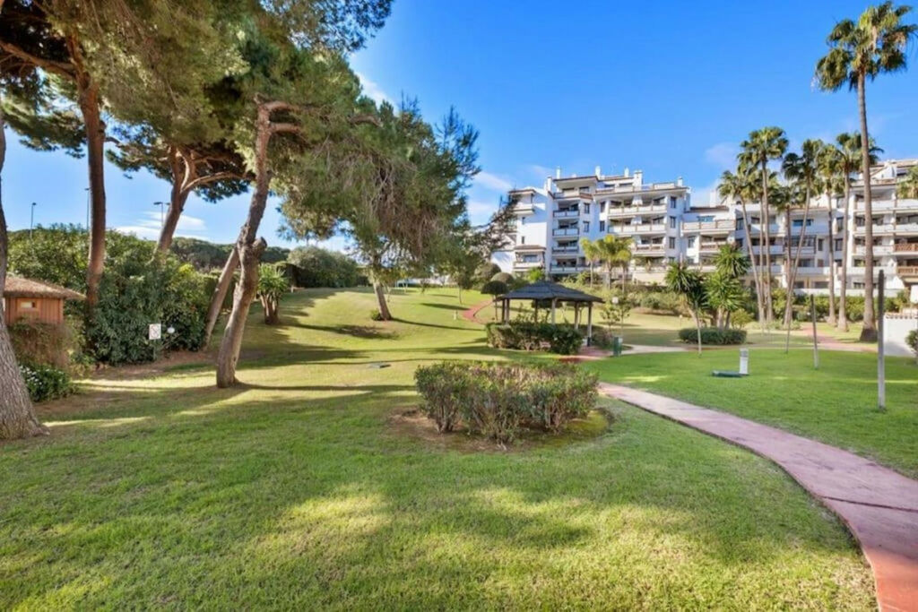Middle Floor Apartment Calahonda Málaga - image 27